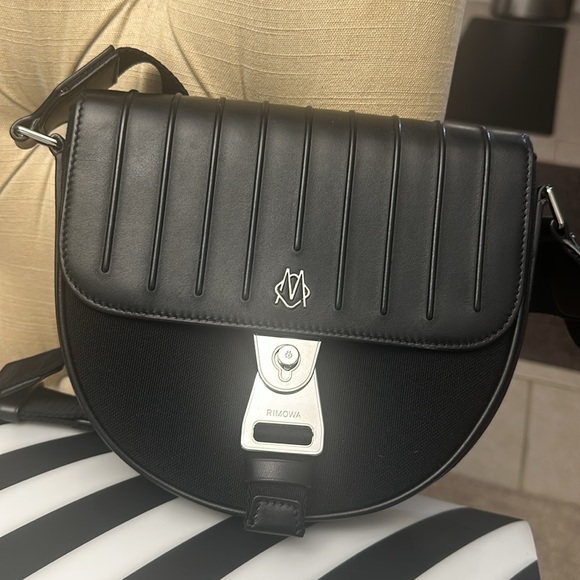 Rimowa crossbody bag. Used. Excellent condition - Picture 6 of 10